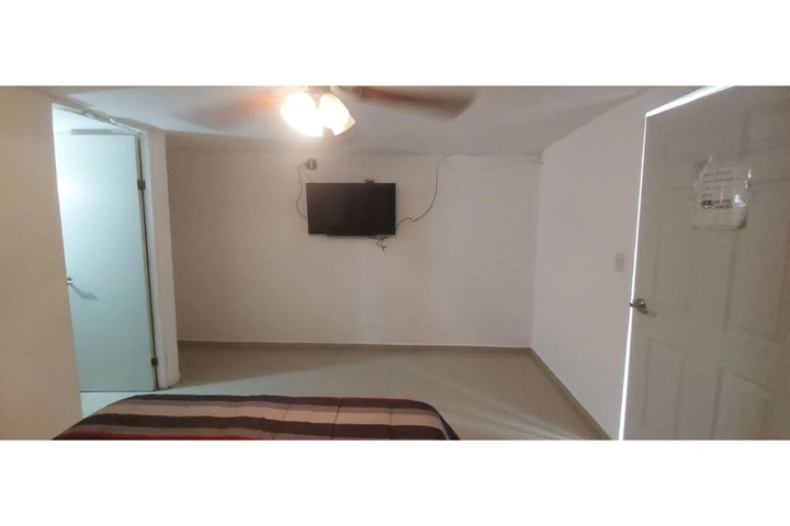 Room 4 of 12