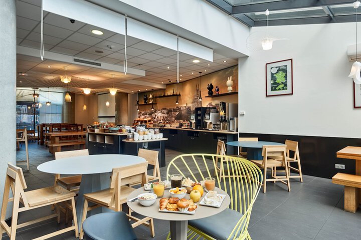 Breakfast/Coffee Service 17 of 30
