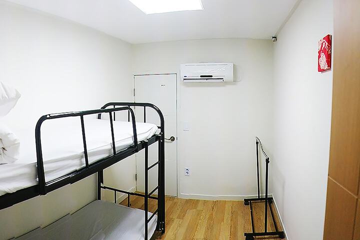 Room 6 of 49