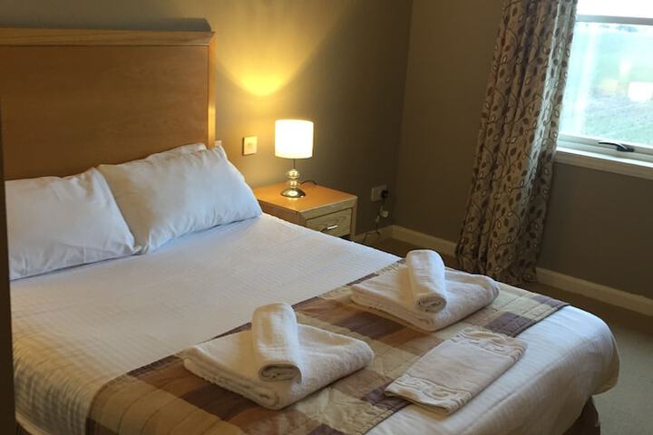 Room 3 of 28