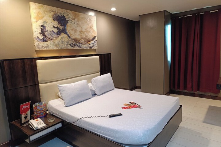 Room 11 of 48