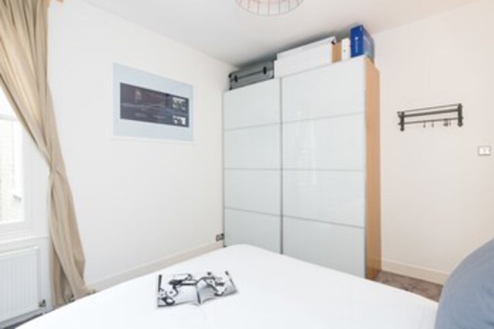 Room 7 of 16