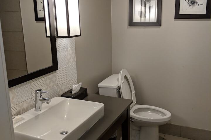 Bathroom sink