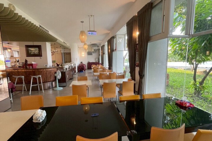 Dining 46 of 64
