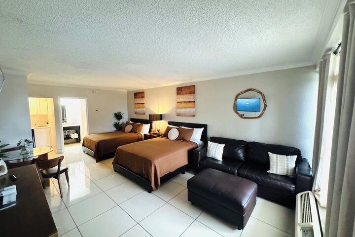 1 Queen Bed (6 of 29)