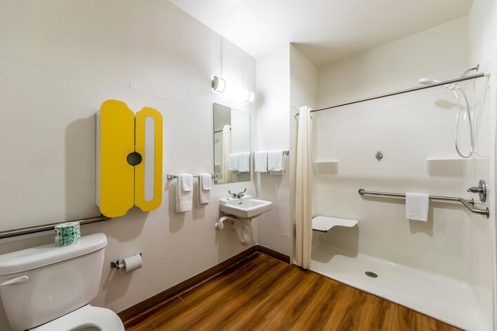 Room 10 of 30