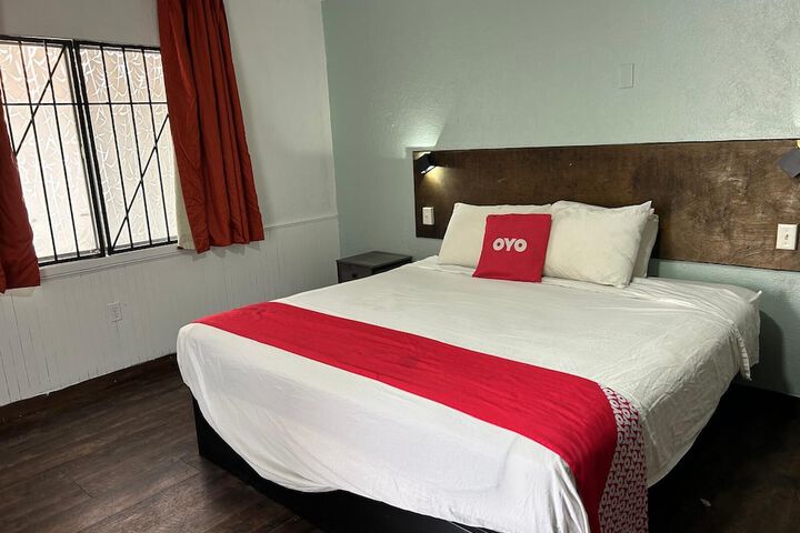 1 King Bed (11 of 20)