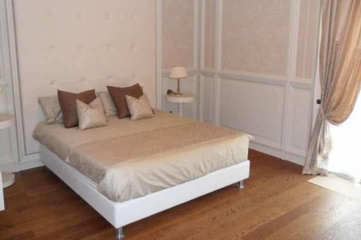 Room 8 of 62
