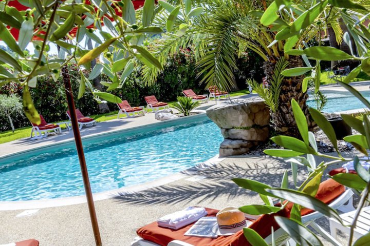 Pools & Facilities