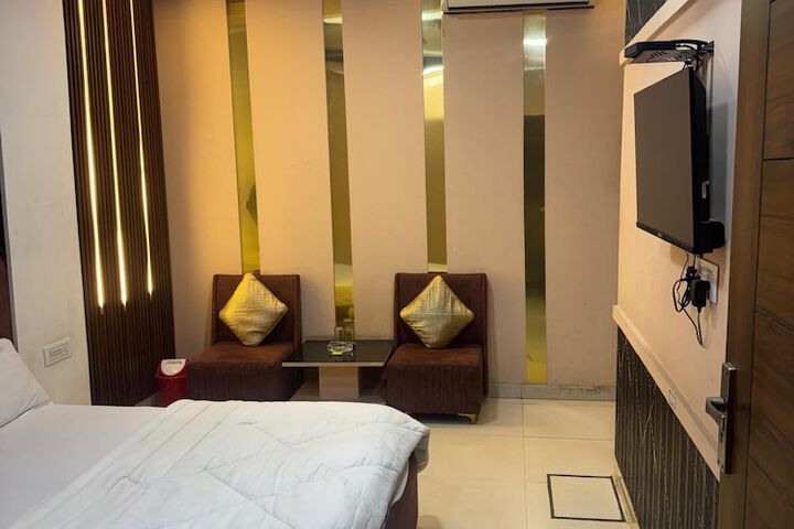Room 10 of 29