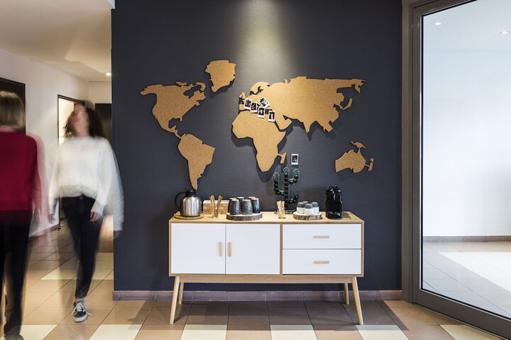 Guest Lobby