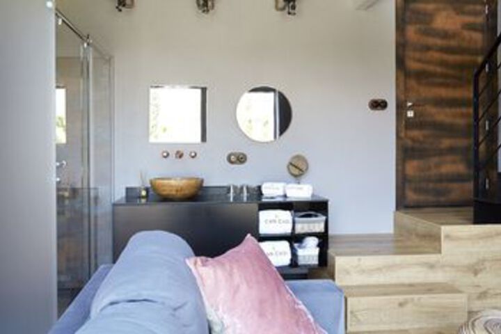 Room 2 of 99