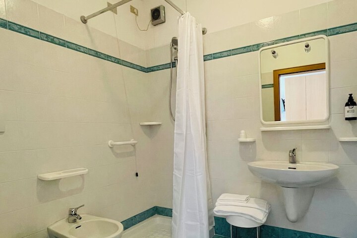 Room 93 of 115