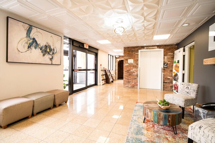 Entrance & Lobby