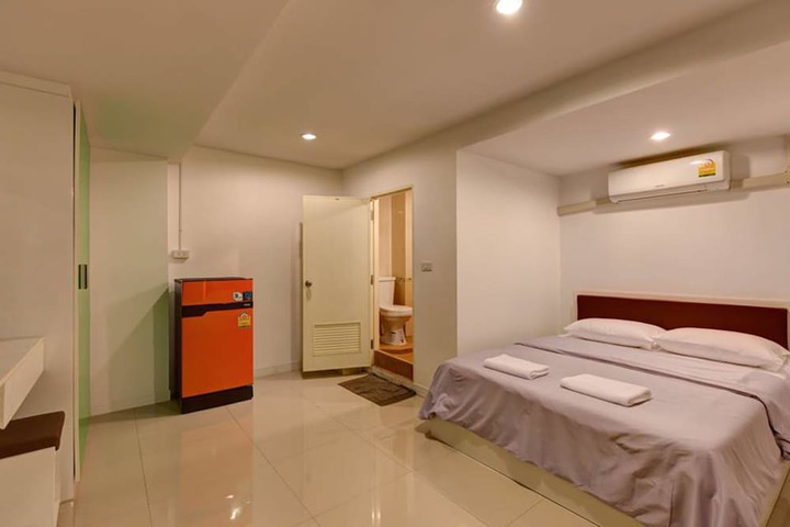 Room 14 of 30