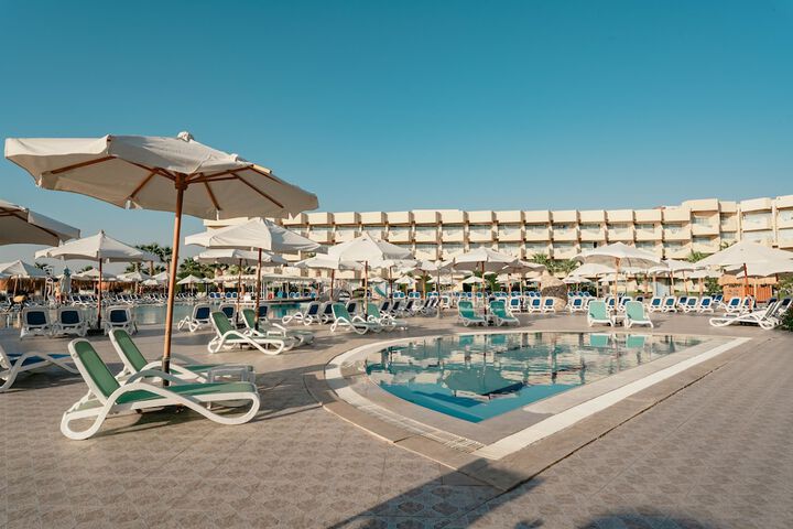 Pool 81 of 204