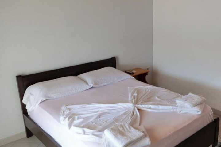 Room 13 of 32