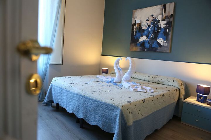 Room 2 of 28