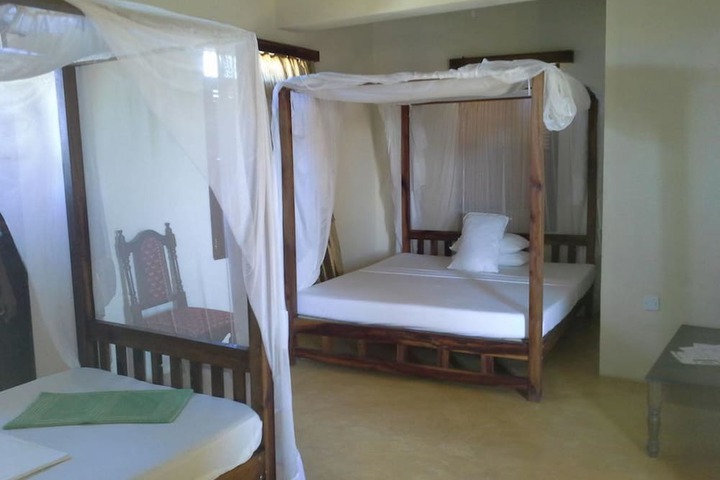 Room 4 of 13