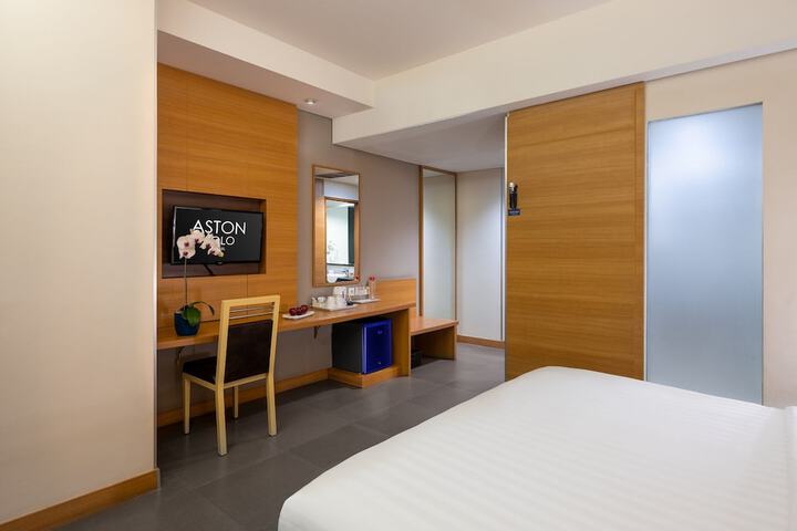 Room 10 of 32