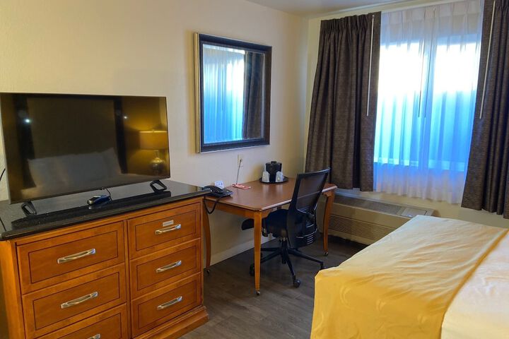 Room 11 of 24
