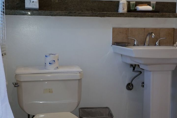 Room 9 of 14