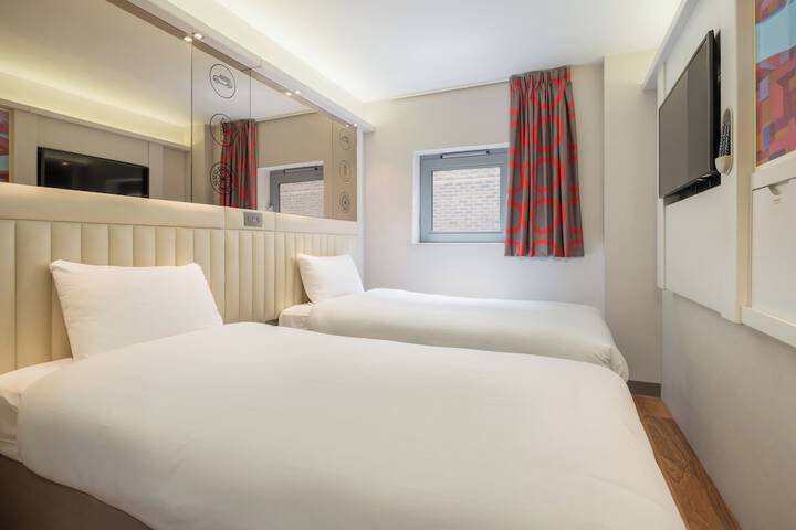 Room 34 of 55