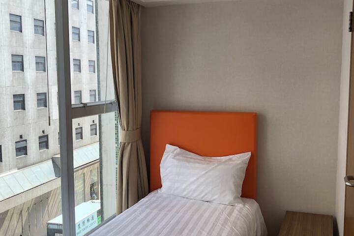 Room 8 of 34