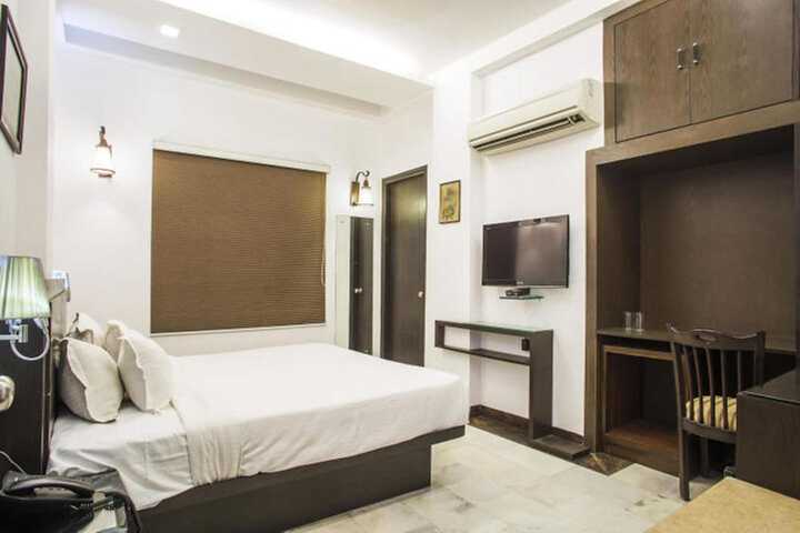 Room 4 of 26