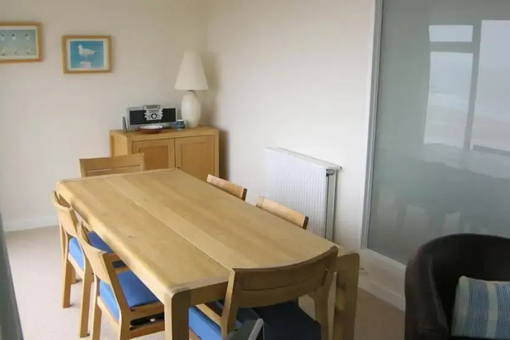 Room 4 of 13