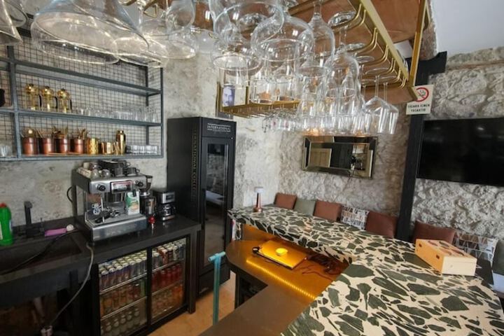 Lounge 23 of 31