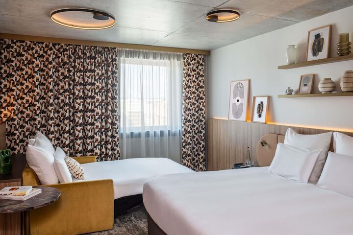 Room 15 of 103
