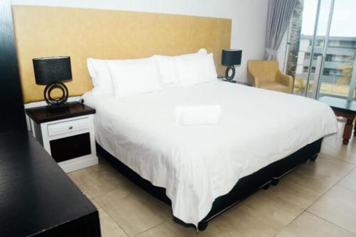 Room 3 of 87