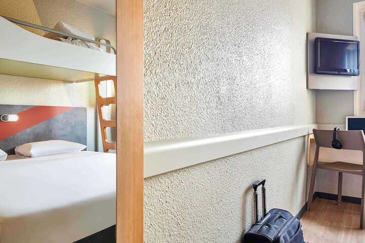 Room 4 of 55