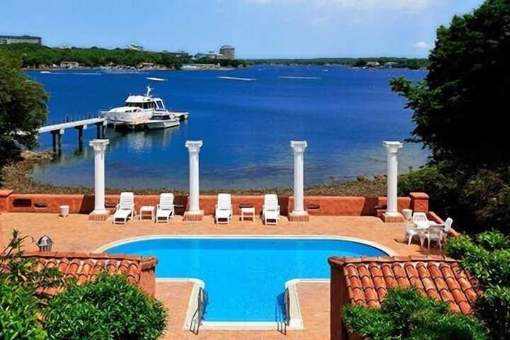 Hotel with Pool