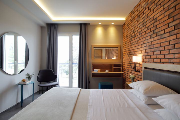 Room 4 of 76