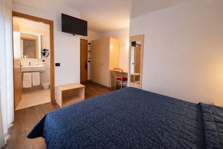 Room 37 of 117