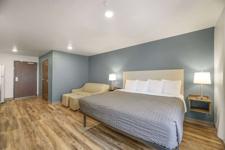 Standard | King Bed (7 of 10)