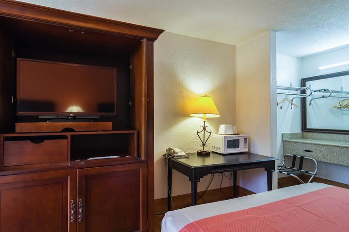 2 Queen Beds (3 of 6)