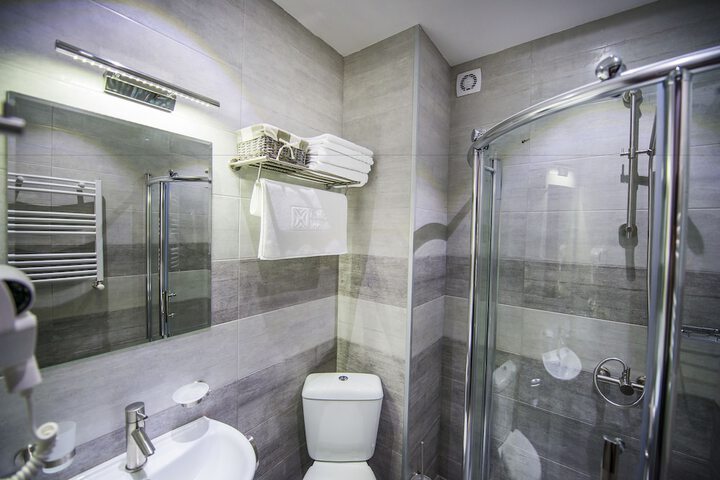 Room 32 of 54