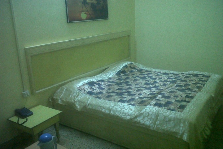 Room 5 of 9
