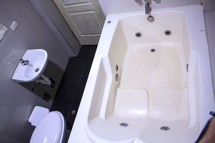 Room 4 of 11
