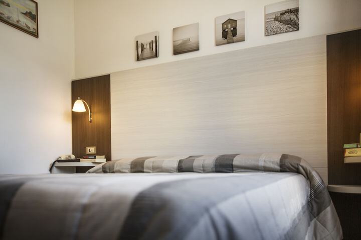 Room 6 of 33