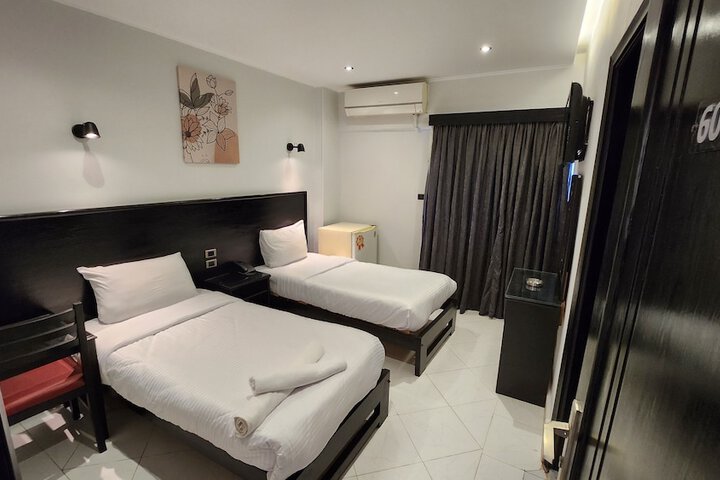 Room 11 of 107