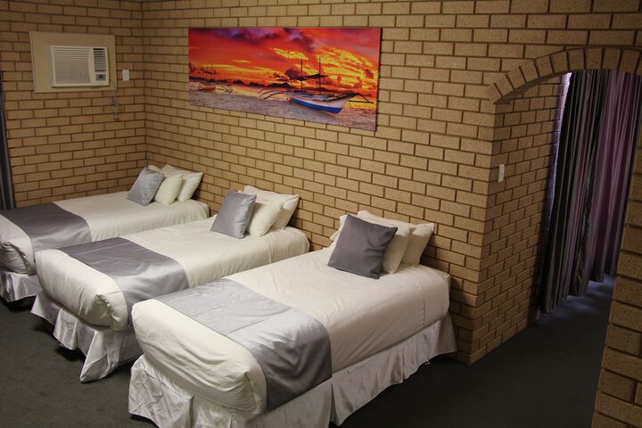 Room 7 of 33