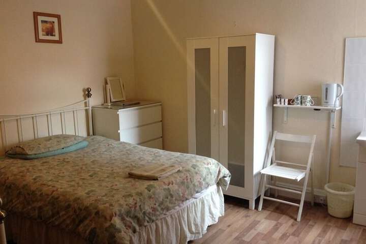 Room 7 of 13
