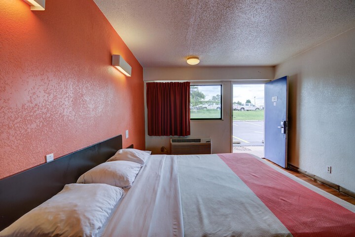1 King Bed (7 of 15)