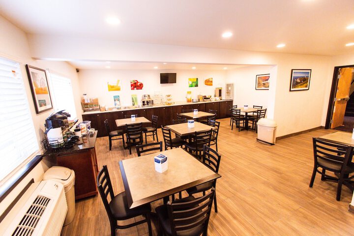 Breakfast/Coffee Service 51 of 61