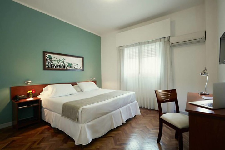 Room 9 of 32