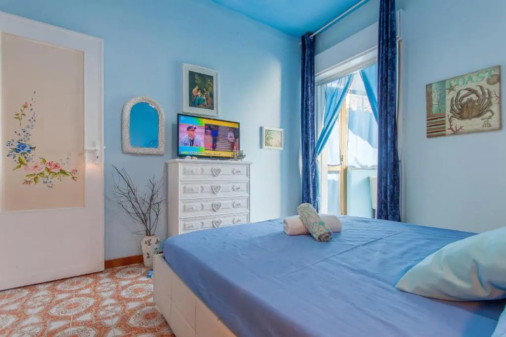 Room 5 of 11